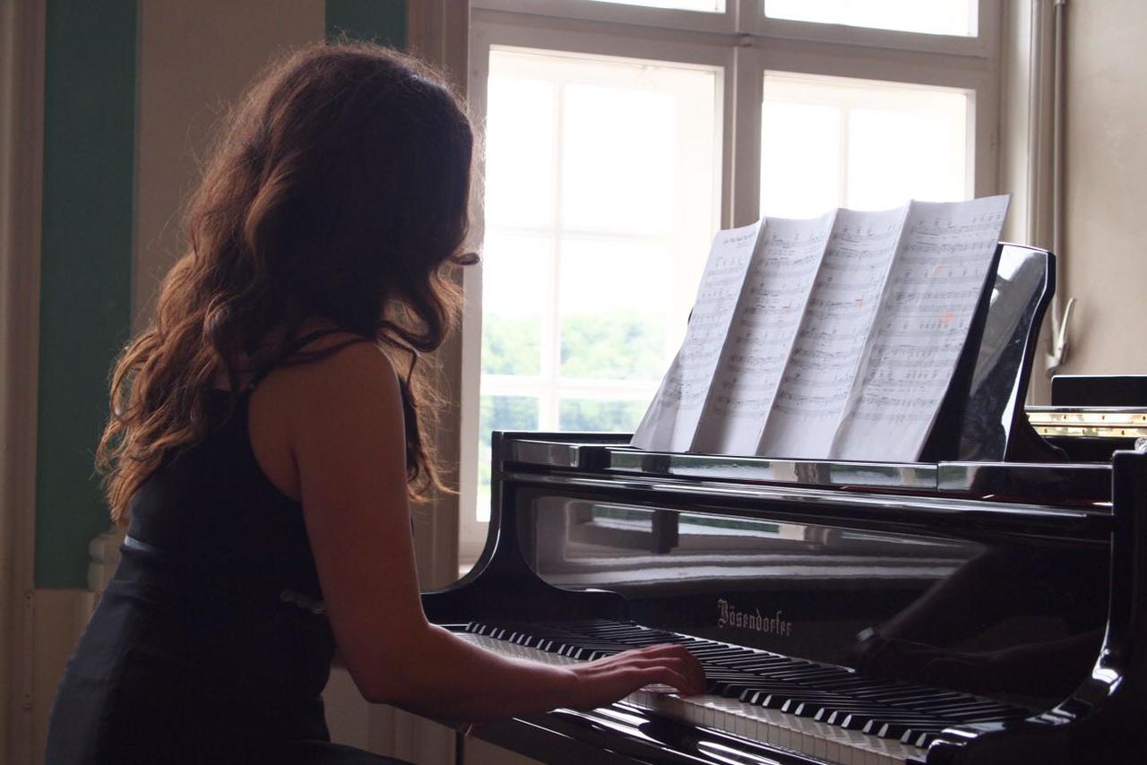 Natalija – Klavierlehrerin & Pianistin